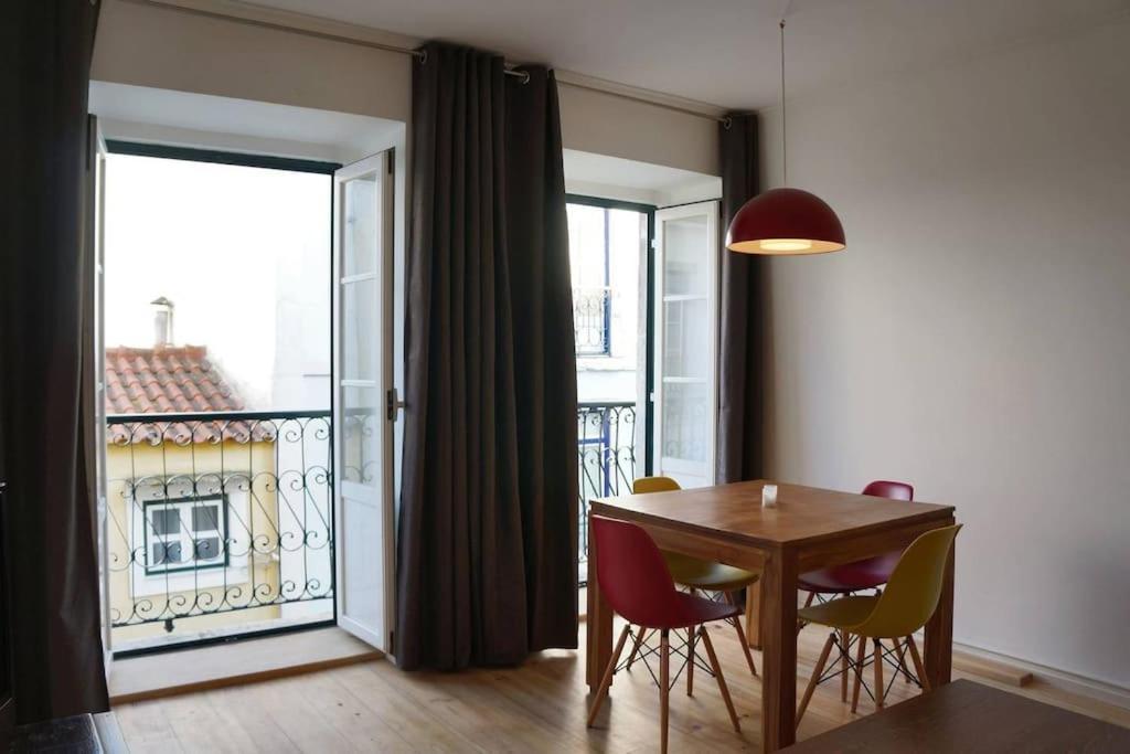 Two Bedroom Apt In Historic Location! Close To The River Lisbon Bagian luar foto