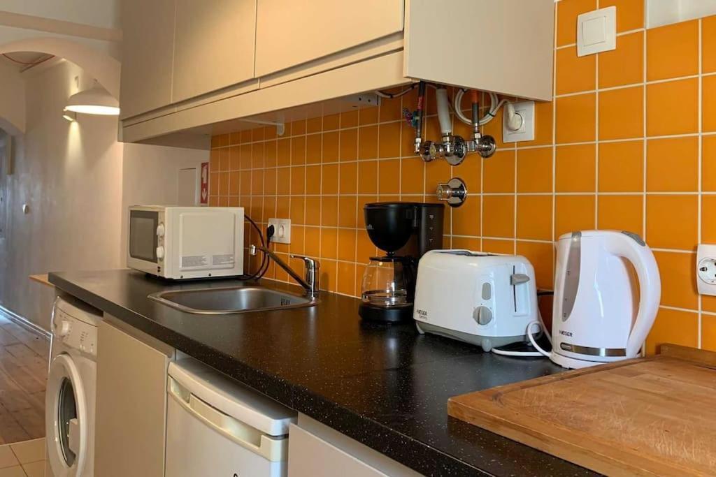 Two Bedroom Apt In Historic Location! Close To The River Lisbon Bagian luar foto